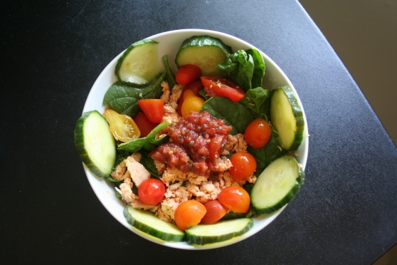 Cheap Eats: Zesty Tuna and Spinach Salad // Naturally Lindsey